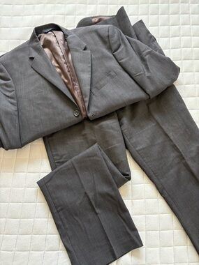 Banana Republic Men's Dark Brown Two-Piece Suit - Size 42R, 35/32